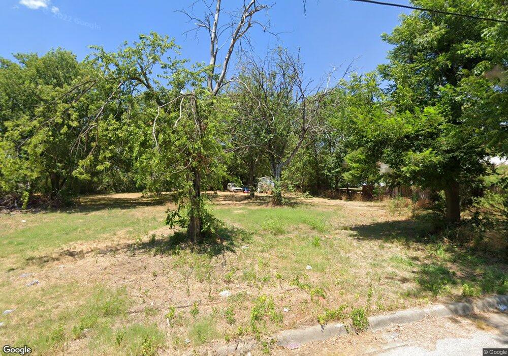 515 Mill St, Gainesville, TX 76240 - photo 1