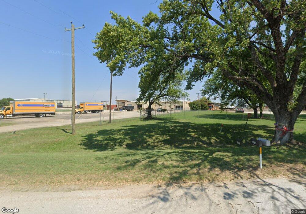 1906 S Kaufman St, Ennis, TX 75119 - photo 1