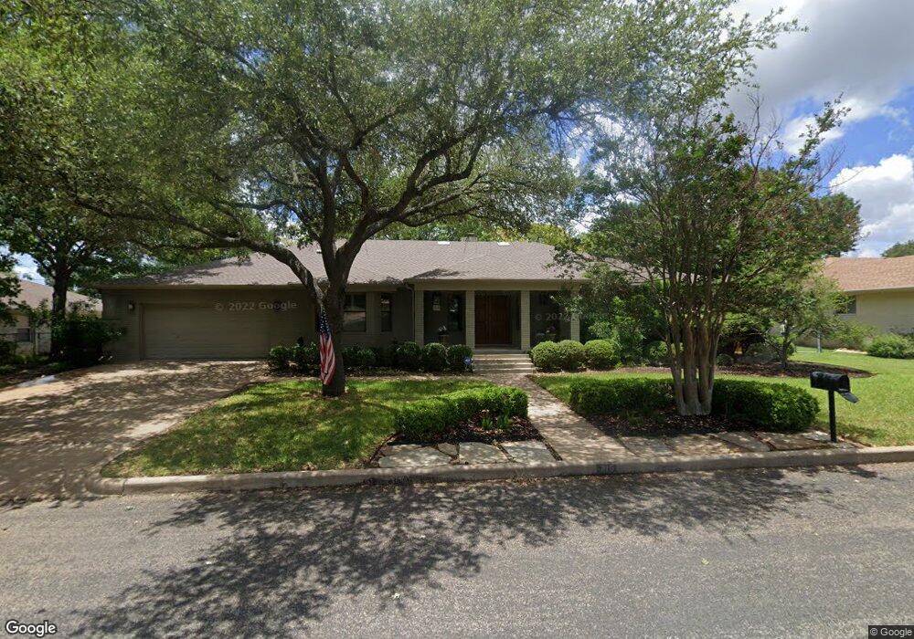 215 Edgewood Dr, Fredericksburg, TX 78624 - photo 1