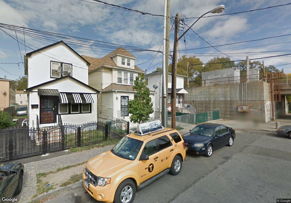 15715 109th Ave, Jamaica, NY 11433 - photo 1