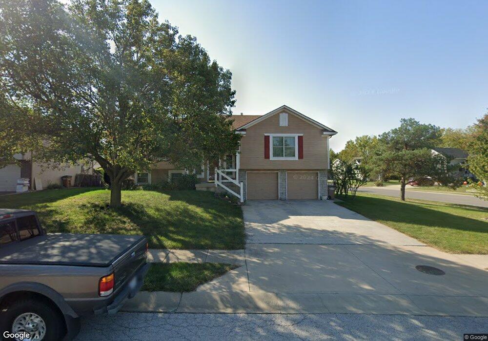 1707 Beau Dr, Raymore, MO 64083 - photo 1