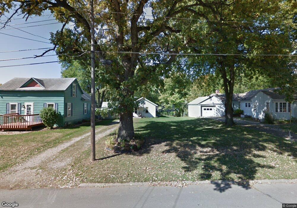 317 W 10th St N, Newton, IA 50208 - photo 1