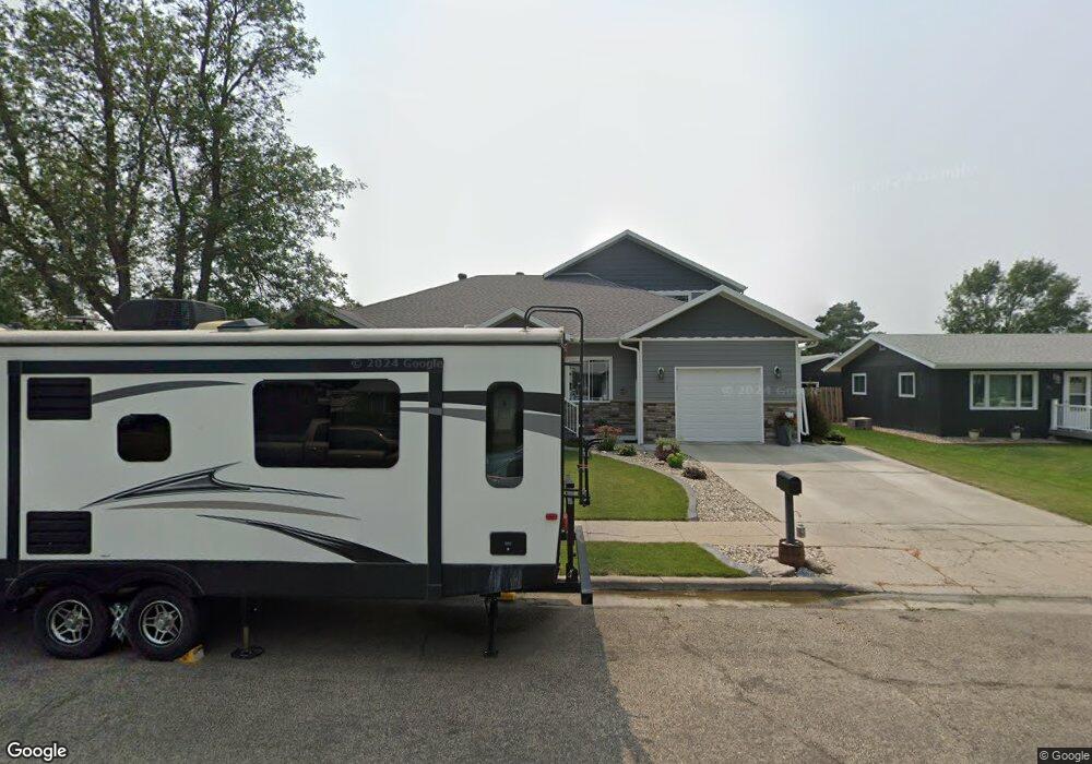 814 17th St NE, Jamestown, ND 58401 - photo 1