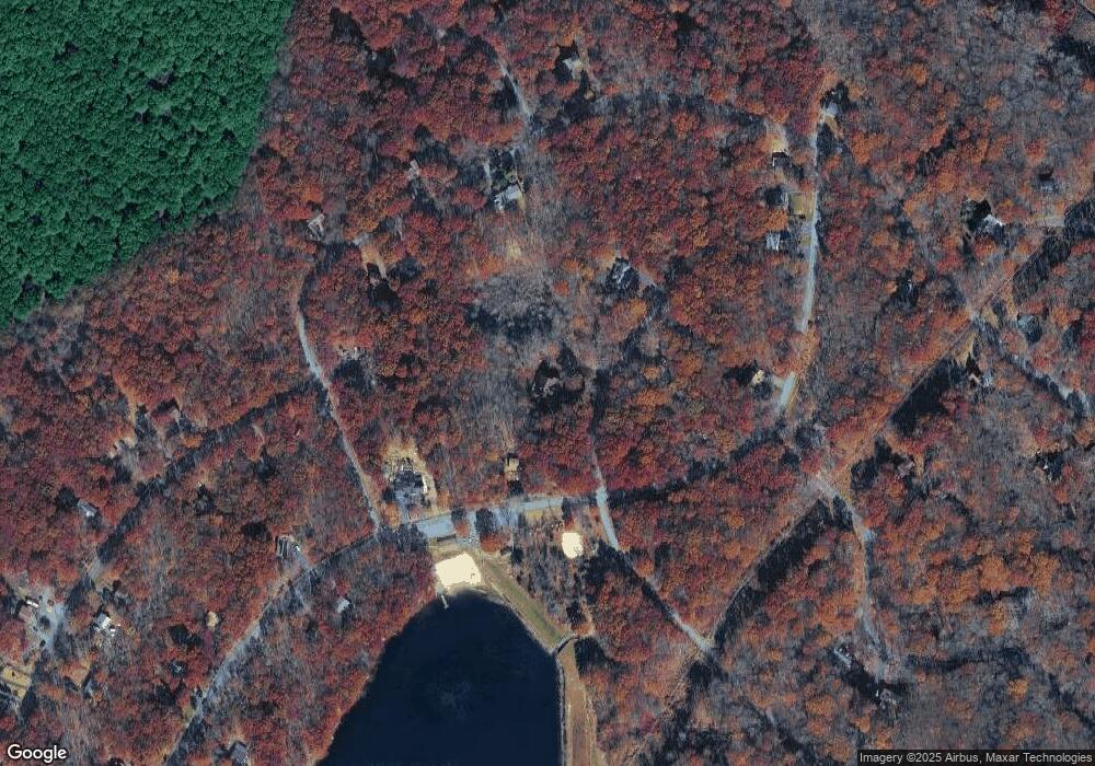 209 Robin Ct, Bushkill, PA 18324 - photo 1