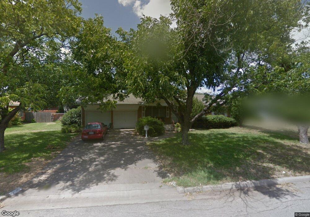 206 Circle Dr, Cleburne, TX 76033 - photo 1