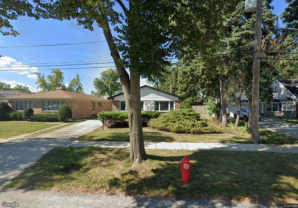 2240 Eastview Dr, Des Plaines, IL 60018 - photo 1