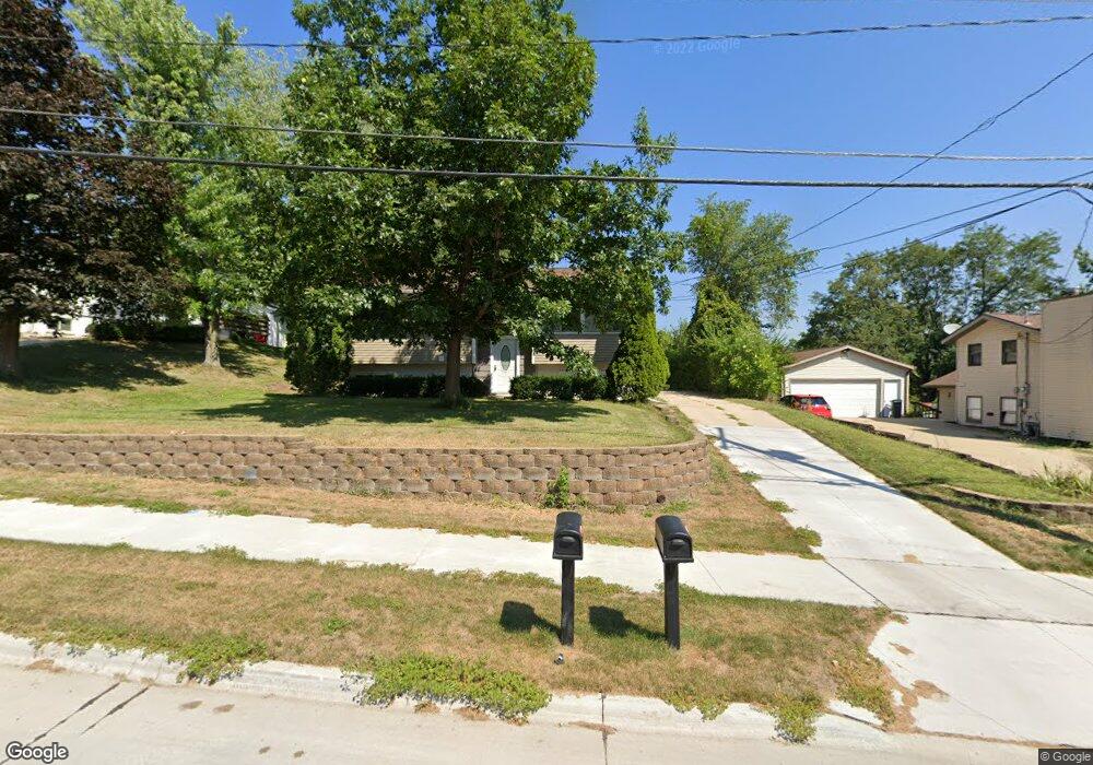 3210 O Ave NW, Cedar Rapids, IA 52405 - photo 1