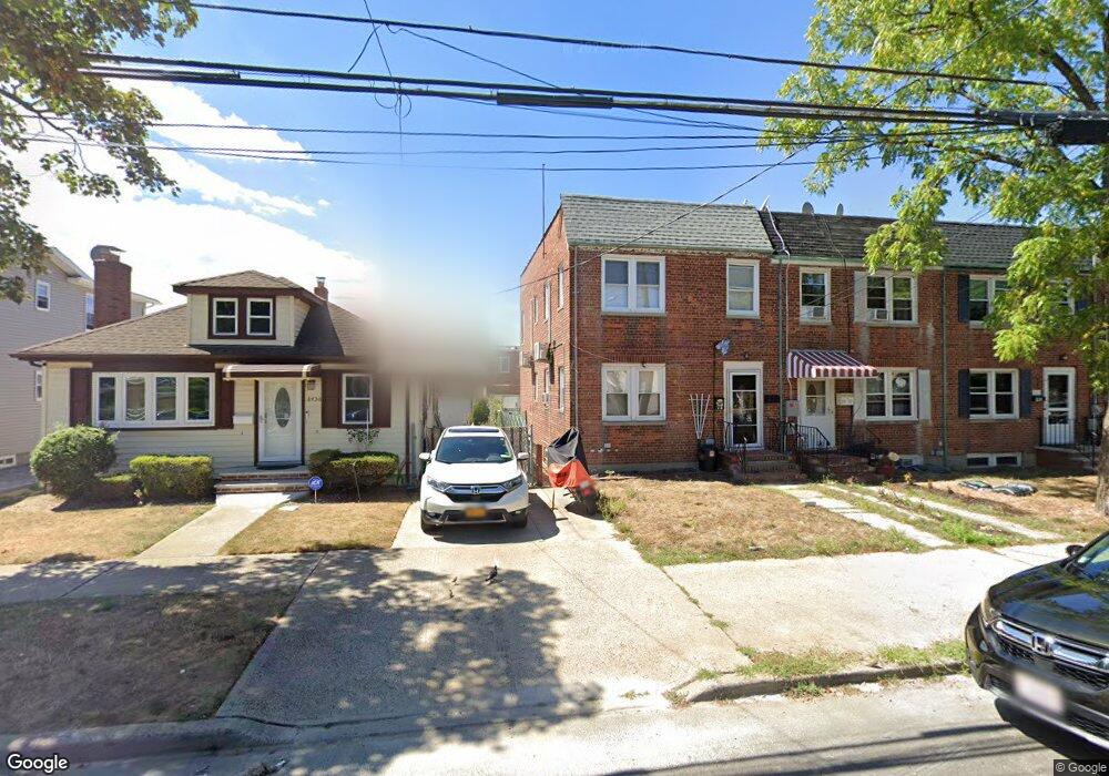 8434 260th St, Floral Park, NY 11001 - photo 1