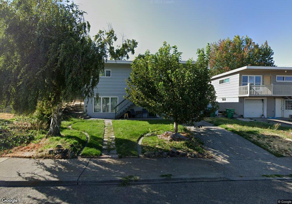 2210 E 13th St, the Dalles, OR 97058 - photo 1