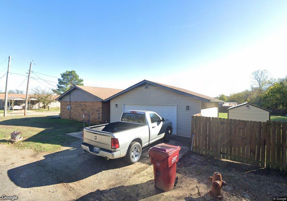 1319 N Lambert St, Hugo, OK 74743 - photo 1