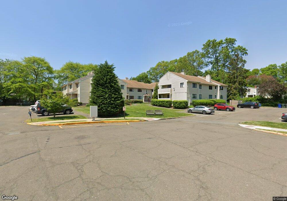 88 Lance Cir, Bridgeport, CT 06606 - photo 1