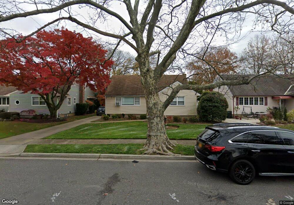 181 Hungry Harbor Rd, Valley Stream, NY 11581 - photo 1