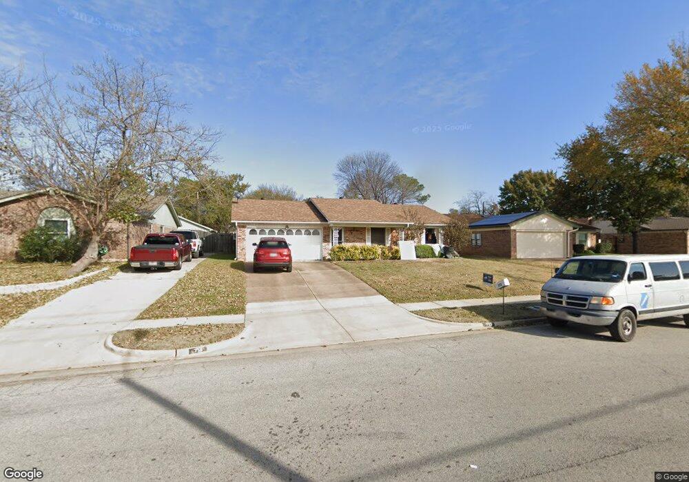 713 Bluebonnet Dr, Hurst, TX 76053 - photo 1