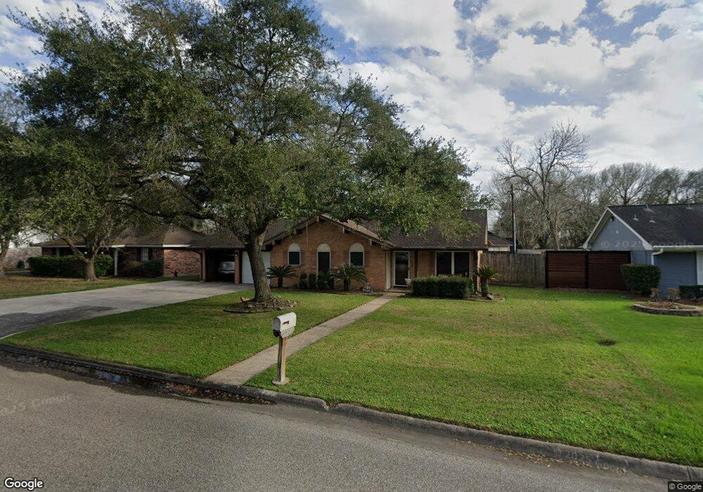 410 Cambridge St, Alvin, TX 77511 - photo 1