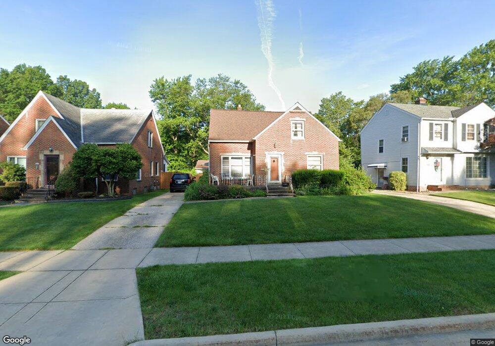 1954 Beverly Hills Dr, Euclid, OH 44117 - photo 1