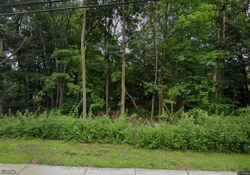 302 N Middletown Rd, Nanuet, NY 10954 - photo 1