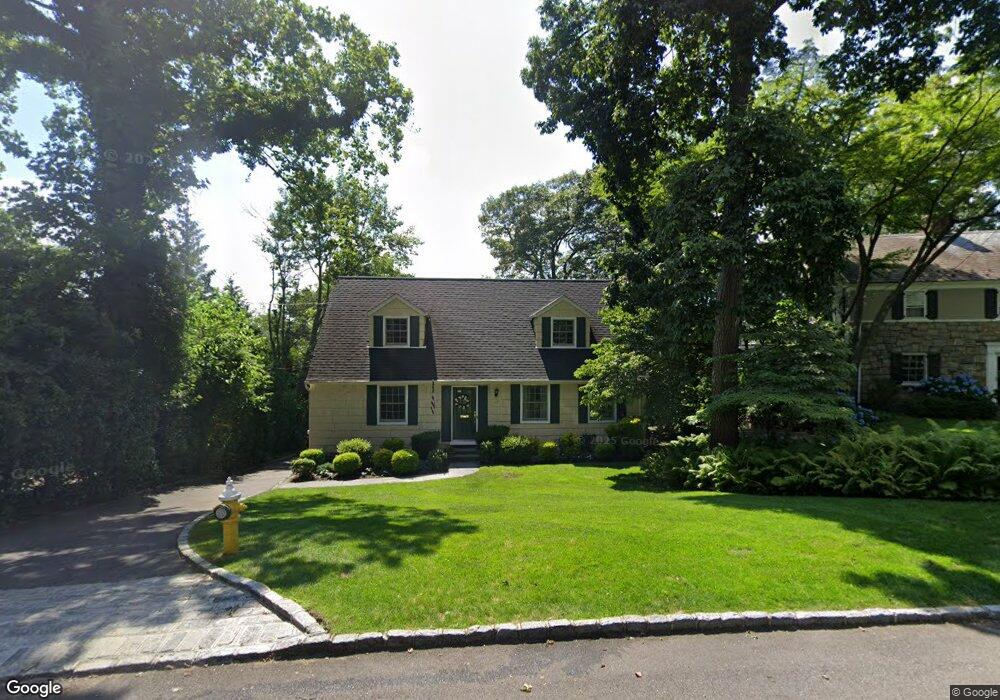 127 Ryder Rd, Manhasset, NY 11030 - photo 1