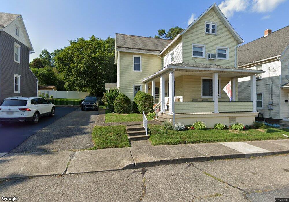 117 E Applegate Ave, Pen Argyl, PA 18072 - photo 1