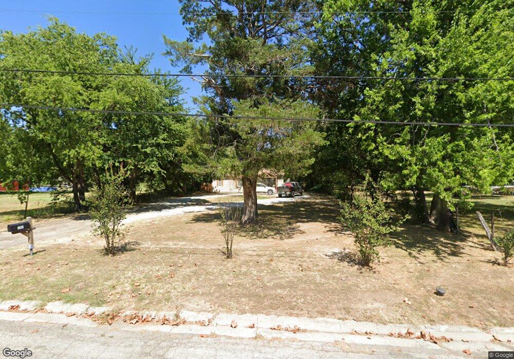 1204 S Howeth St, Gainesville, TX 76240 - photo 1