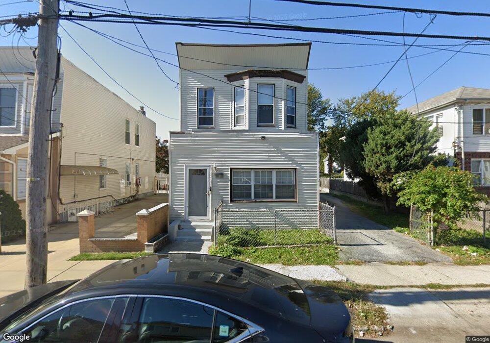 10522 171st St, Jamaica, NY 11433 - photo 1