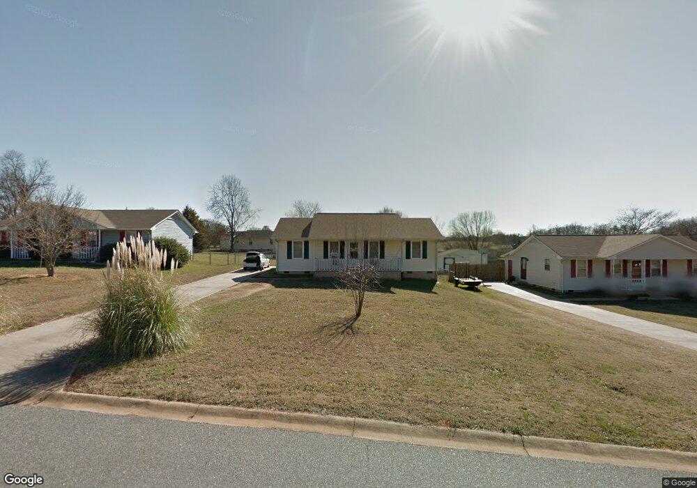 329 Crest Dr, Inman, SC 29349 - photo 1