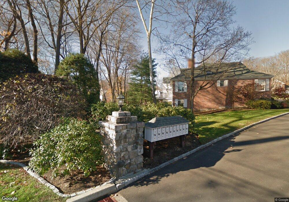 10 Graystone Cir unit 10, New Canaan, CT 06840 - photo 1