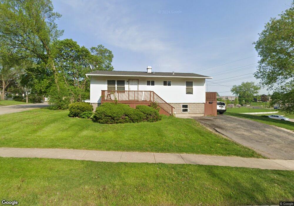 302 Tulsa Ave, Carpentersville, IL 60110 - photo 1