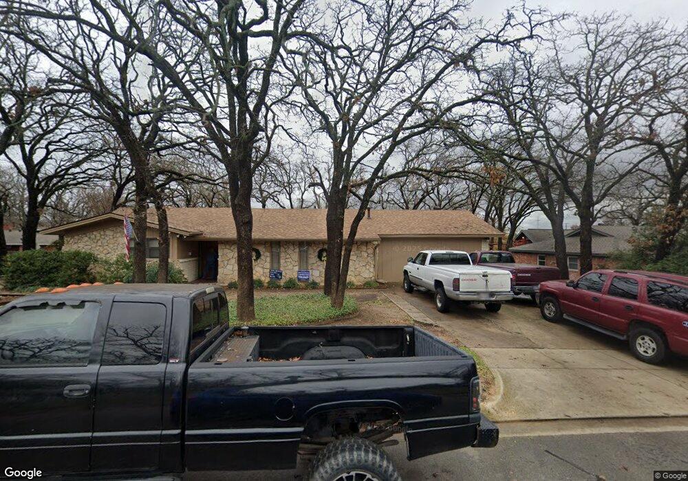 621 W Pleasantview Dr, Hurst, TX 76054 - photo 1