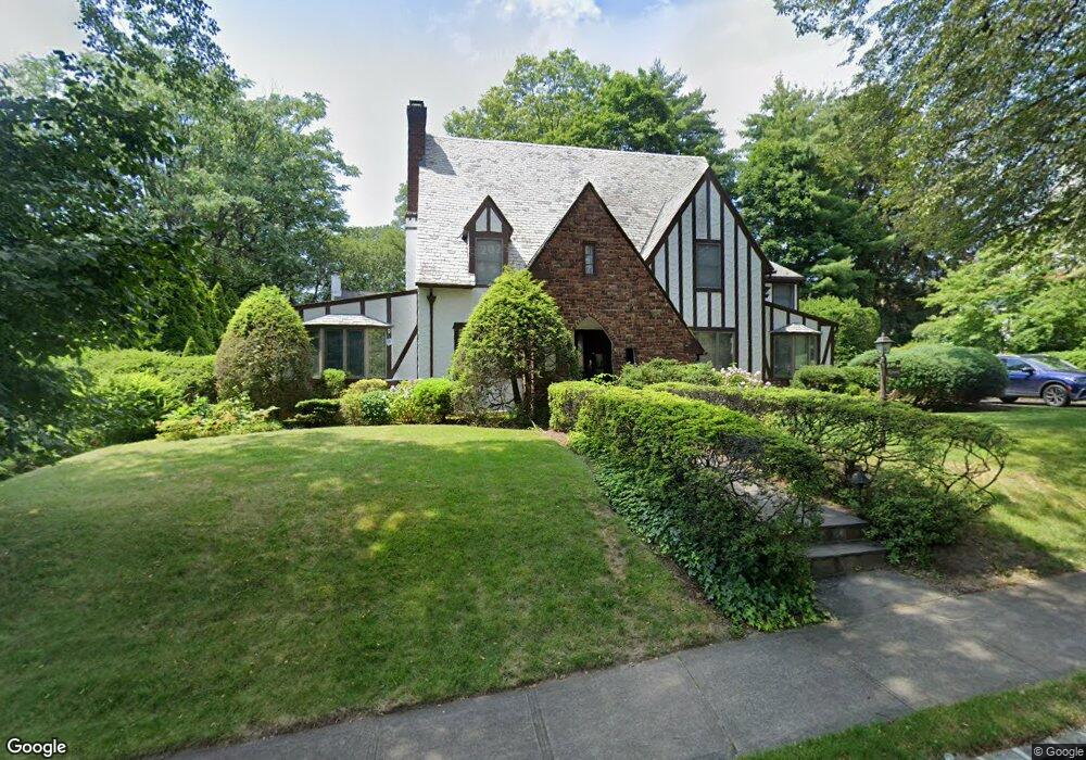 11 Dunster Rd, Great Neck, NY 11021 - photo 1