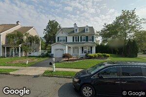 27 Stanford Dr, Kendall Park, NJ 08824