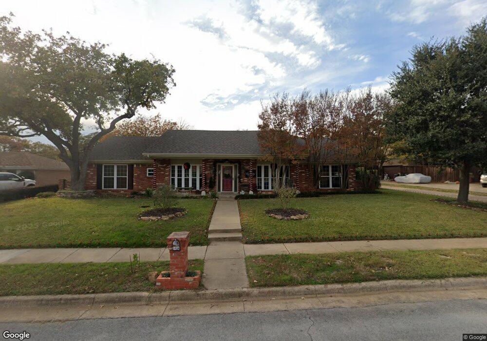 1404 Woodvine Dr, Euless, TX 76040 - photo 1