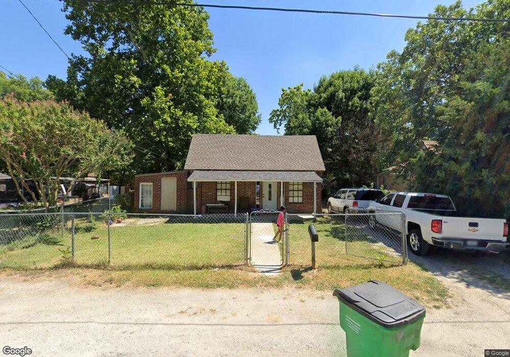 1620 Gribble St, Gainesville, TX 76240 - photo 1