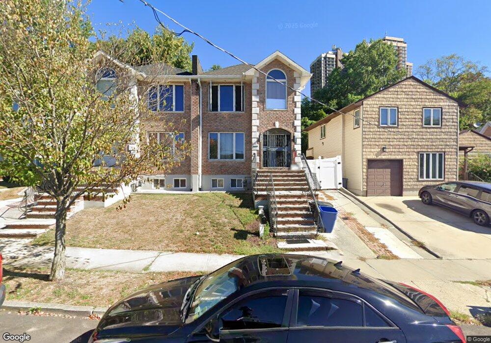 7017 267th St, Glen Oaks, NY 11004 - photo 1