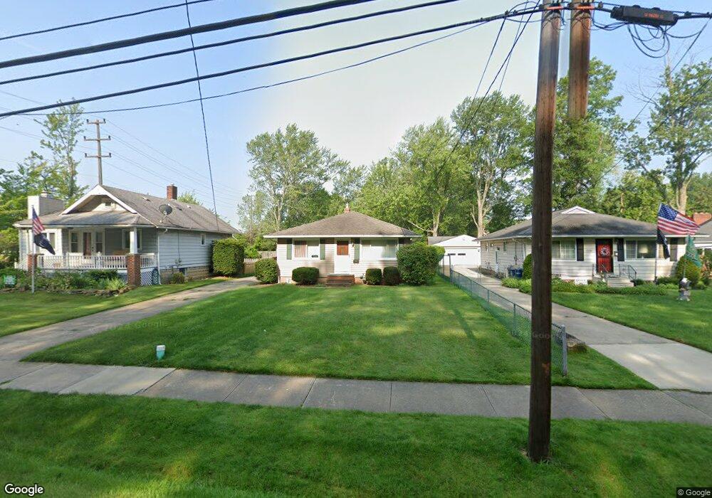 7744 Mapleway Dr, Olmsted Falls, OH 44138 - photo 1