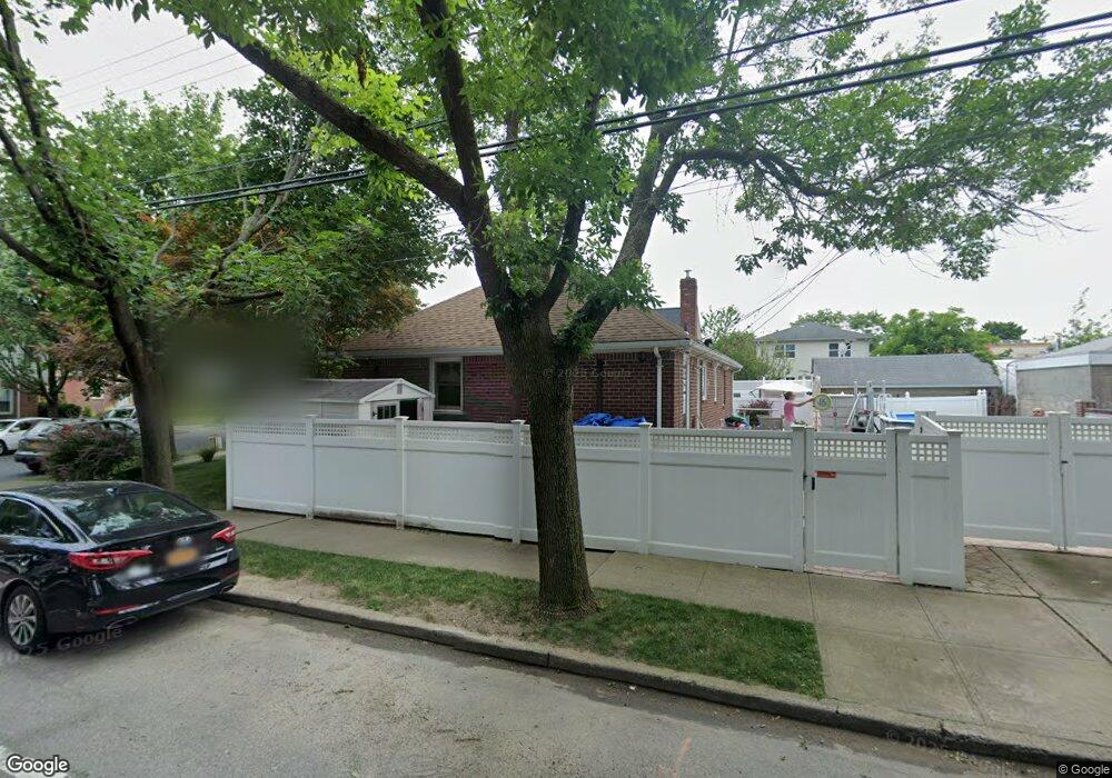 26519 E Williston Ave, Floral Park, NY 11001 - photo 1