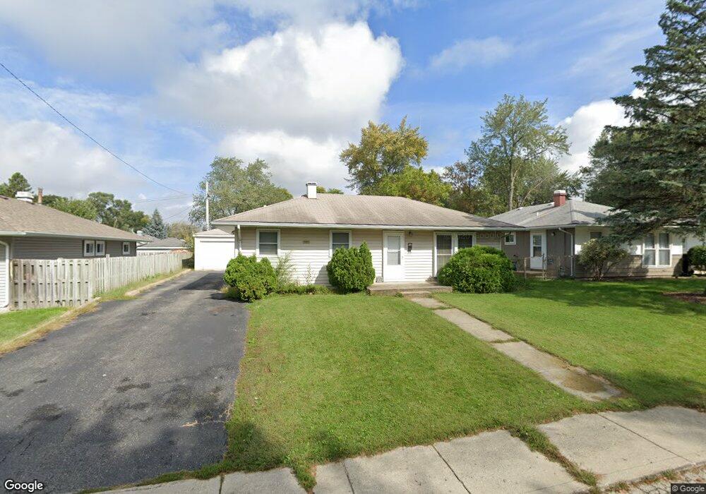 918 Chippewa Cir, Carpentersville, IL 60110 - photo 1