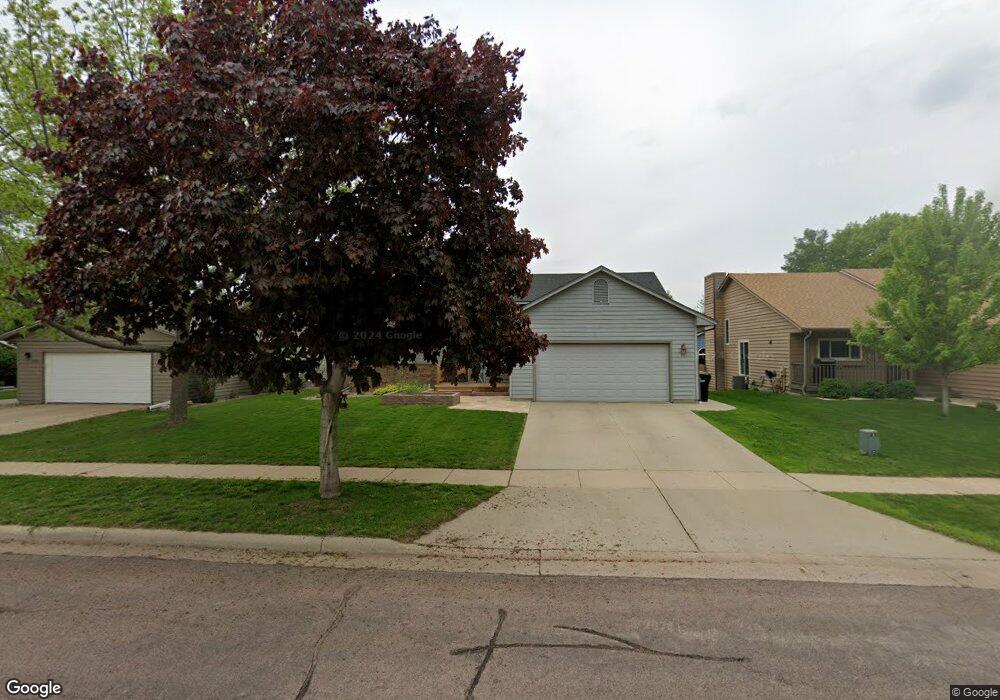 2417 S Avondale Ave, Sioux Falls, SD 57110 - photo 1