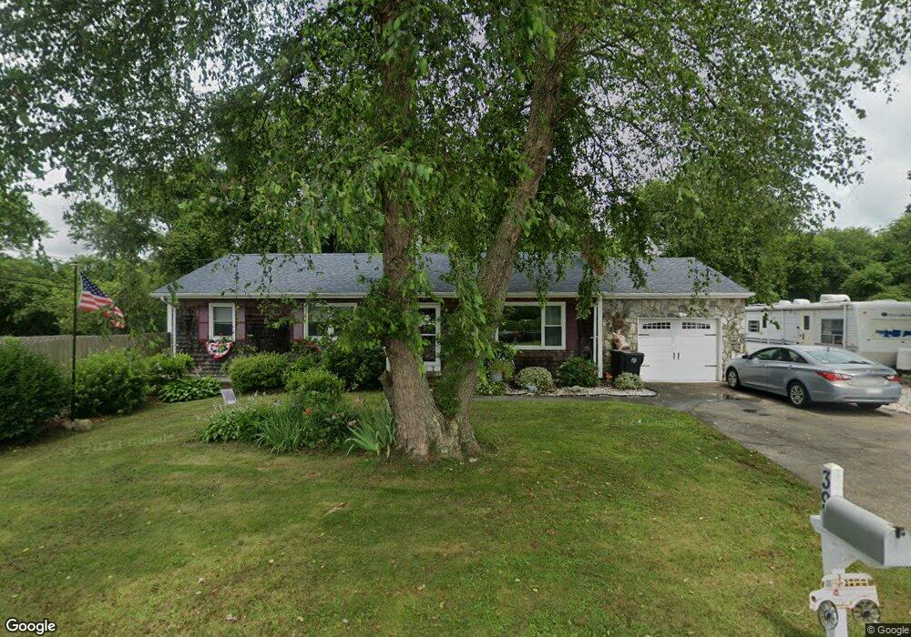 39 Beechwood Dr, South Dartmouth, MA 02748 - photo 1