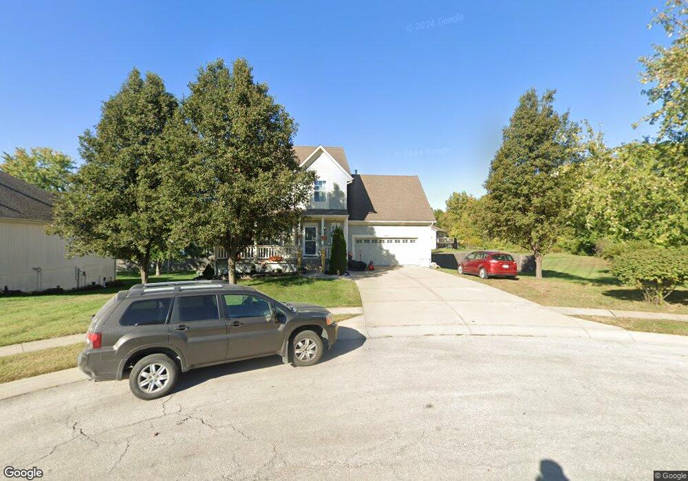 610 Ripley Ct, Raymore, MO 64083 - photo 1