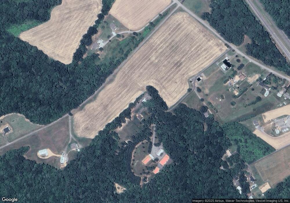 10090 Meleen Dr, Faulkner, MD 20632 - photo 1