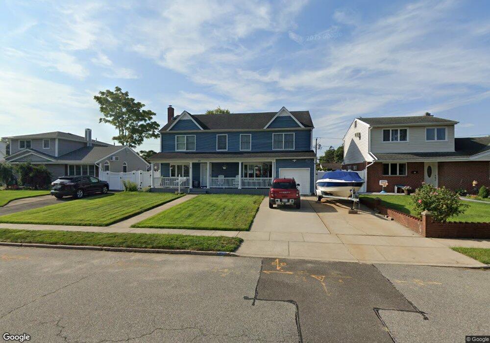 27 Dennis Ln, Bethpage, NY 11714 - photo 1