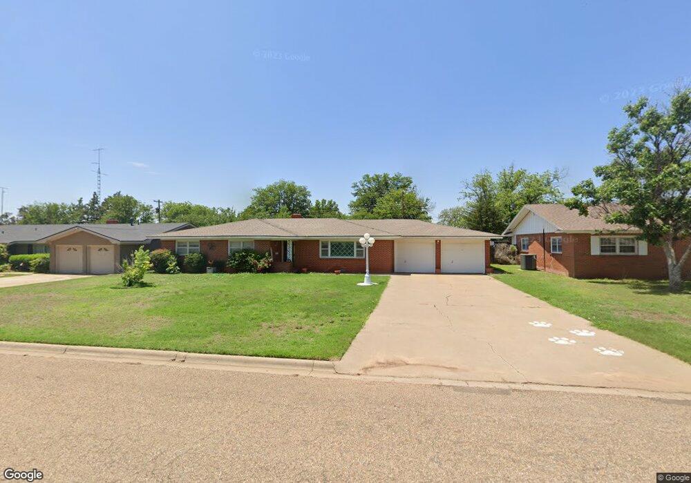 1207 Floydada St, Plainview, TX 79072 - photo 1