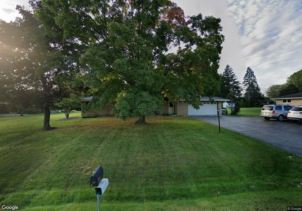 N77W14911 Menomonee Manor Dr, Menomonee Falls, WI 53051 - photo 1