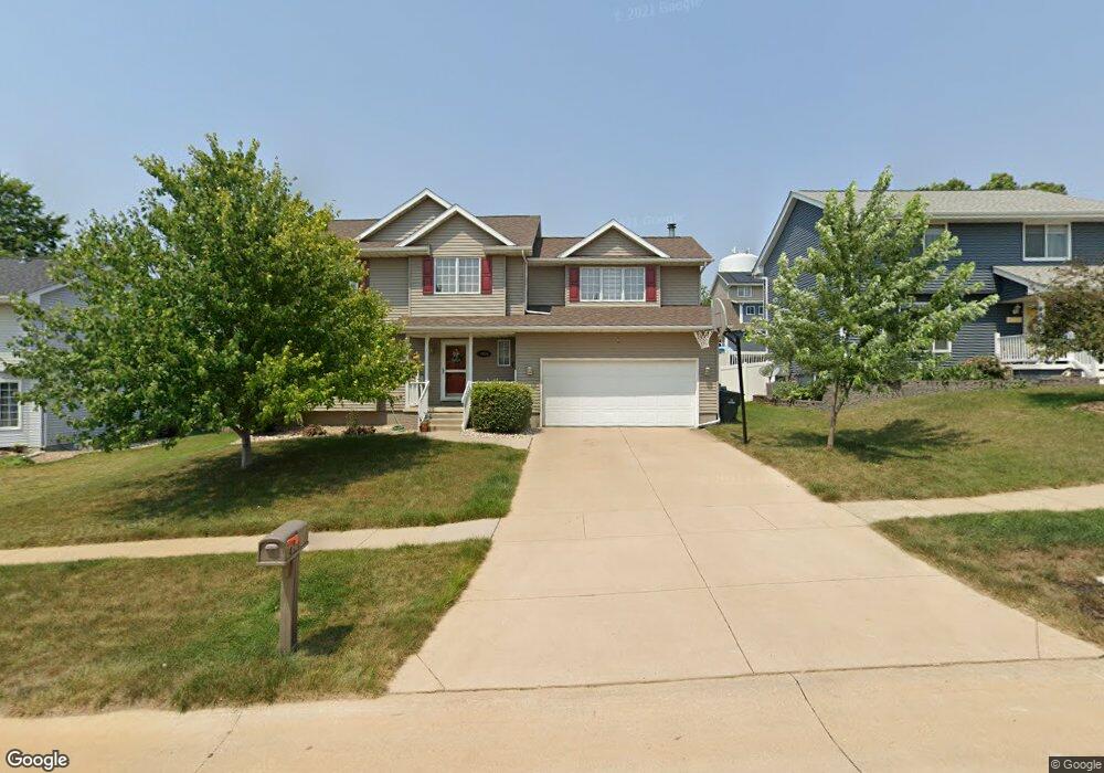 4324 Pearl Ave NW, Cedar Rapids, IA 52405 - photo 1