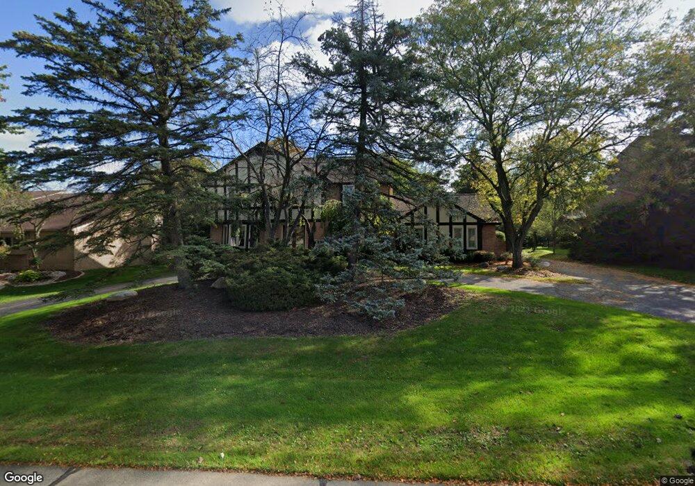 3883 Spanish Oaks Dr, West Bloomfield, MI 48323 - photo 1