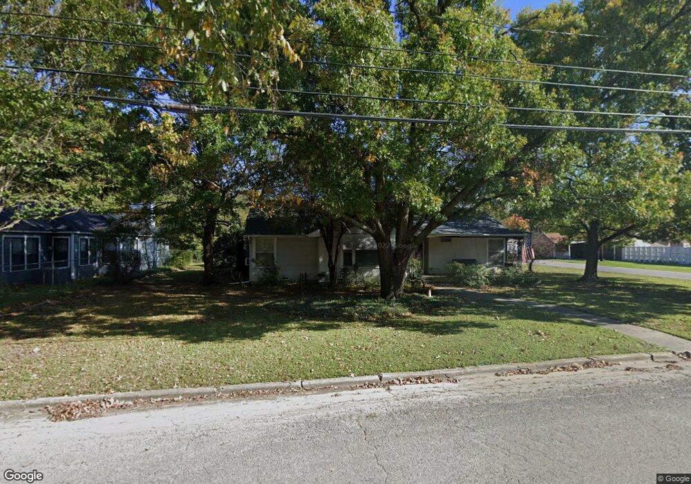 718 S Clements St, Gainesville, TX 76240 - photo 1