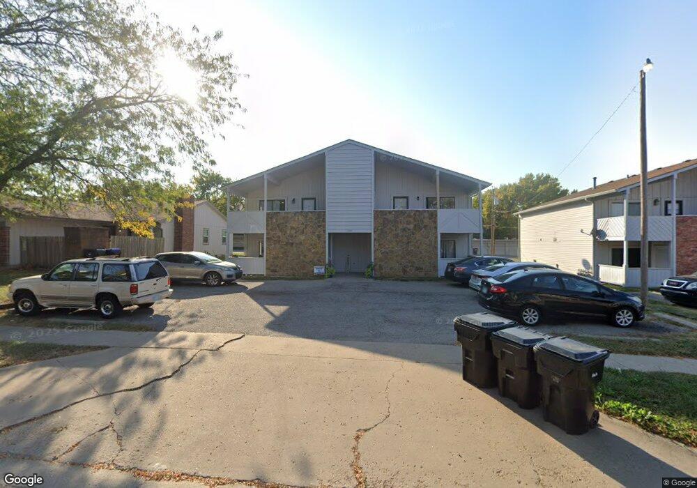 3407 SW Burnett Rd, Topeka, KS 66614 - photo 1