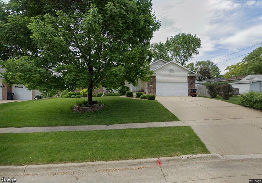 1303 Windsor Dr, Cedar Falls, IA 50613 - photo 1