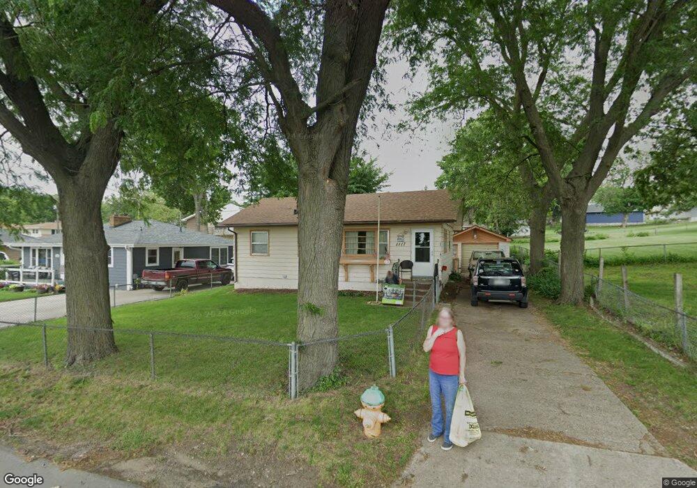 1117 E 33rd Ct, Des Moines, IA 50317 - photo 1