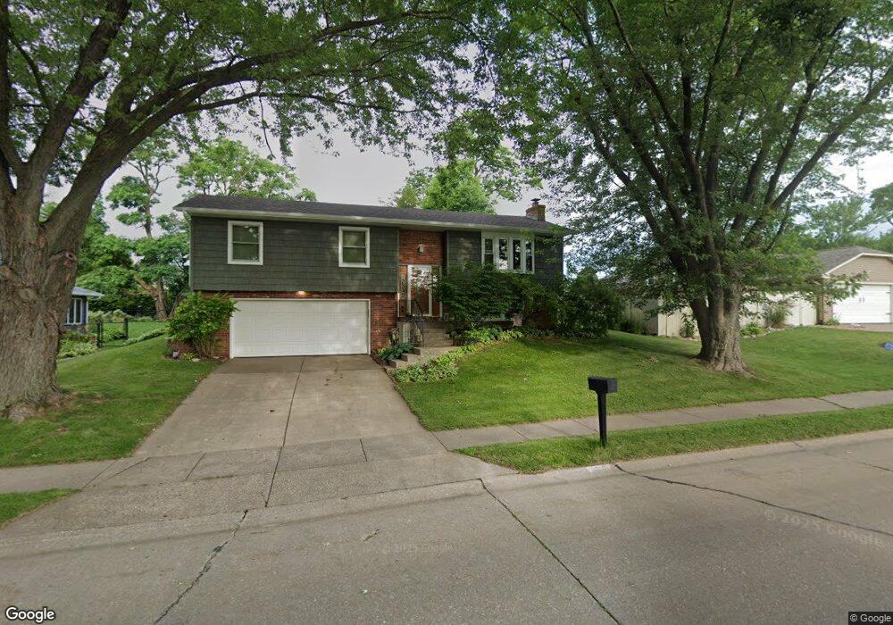 5710 Appomattox Rd, Davenport, IA 52806 - photo 1